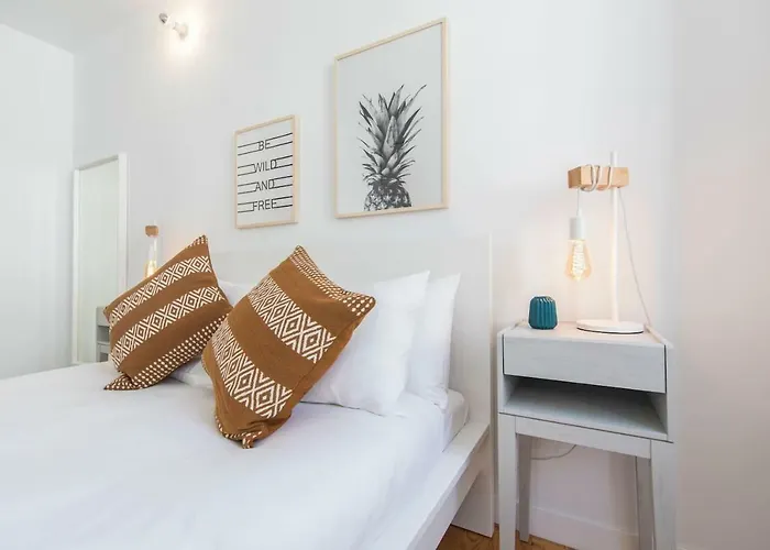 Lovelystay - Wide & Bright 4 Families